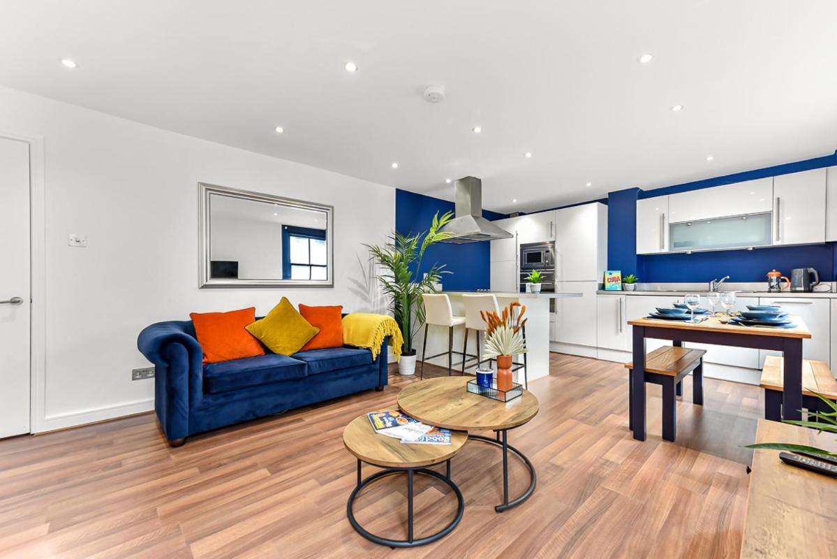 Spacious Cosy 2 Bed Flat, * Londra