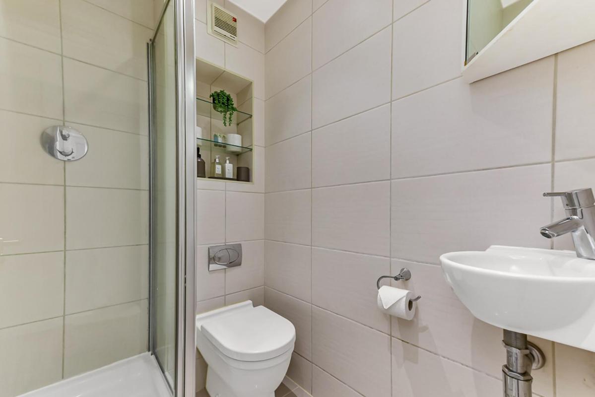 Spacious Cosy 2 Bed Flat, Apartament Londra