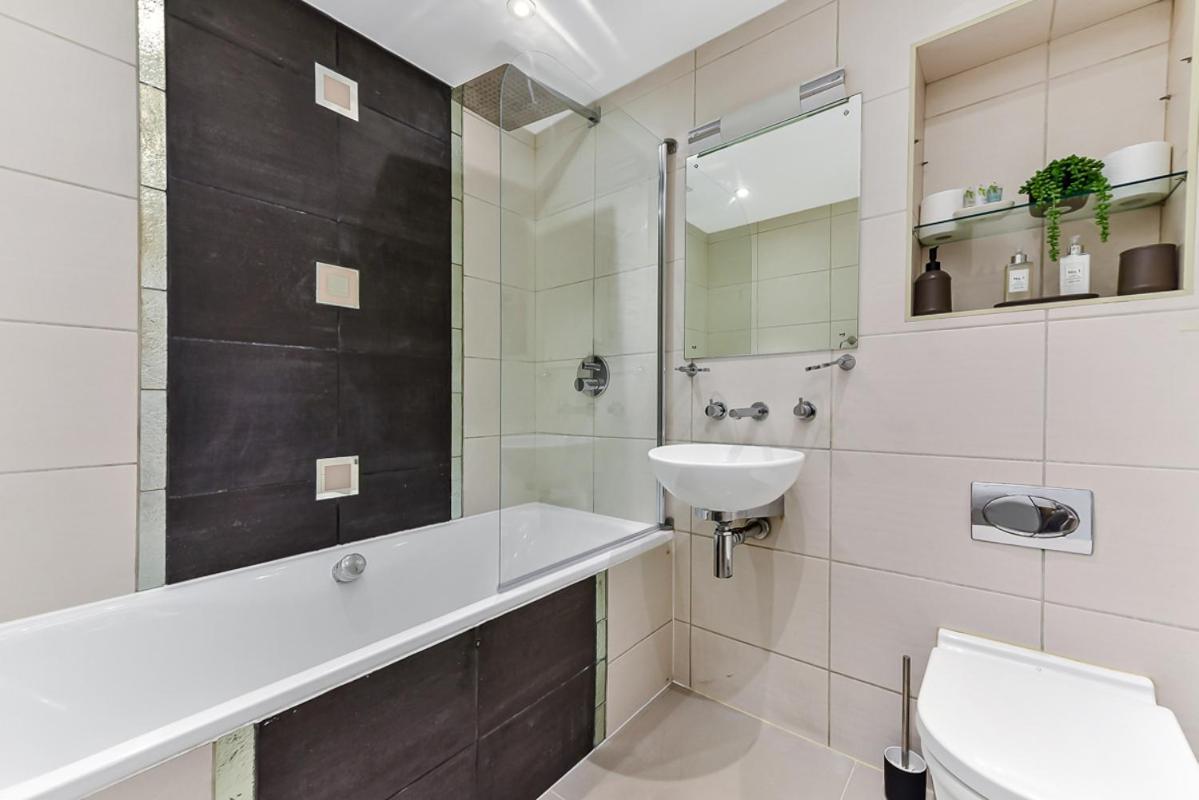 Spacious Cosy 2 Bed Flat, * Londra